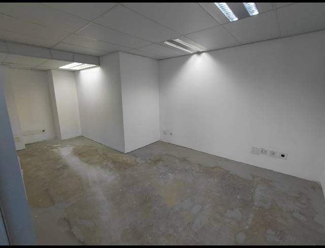5,600M² OFFICE TO LET IN VORNA VALLEY